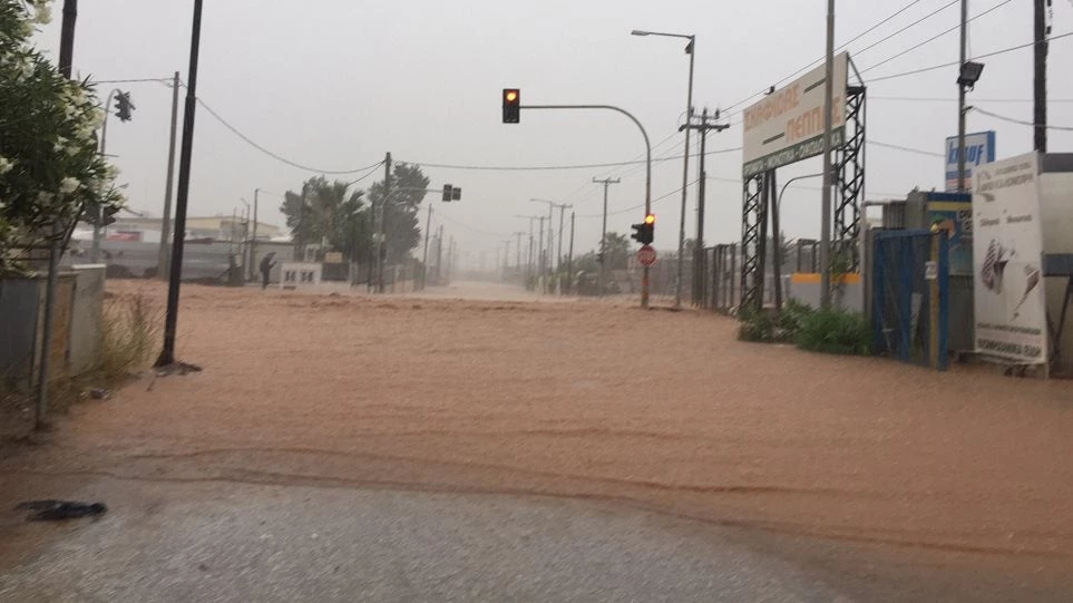 Η κακοκαιρία «σφυροκοπά» την Ελλάδα: «Πνίγονται» ξανά Μάνδρα και Μαγούλα – Φόβοι για δραματική νύχτα – Εκλεισε η Εθνική οδός και τα διόδια Ελευσίνας